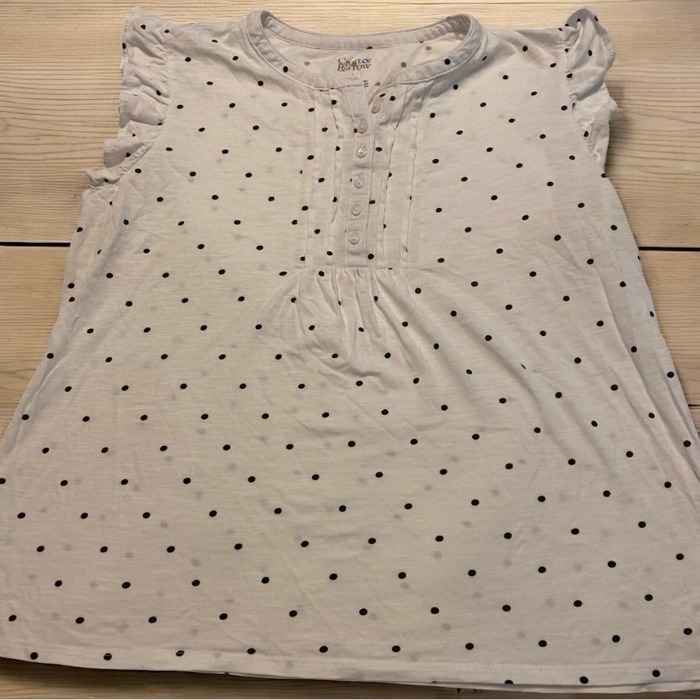Croft & Barrow White Polka Dot Top. Size large.